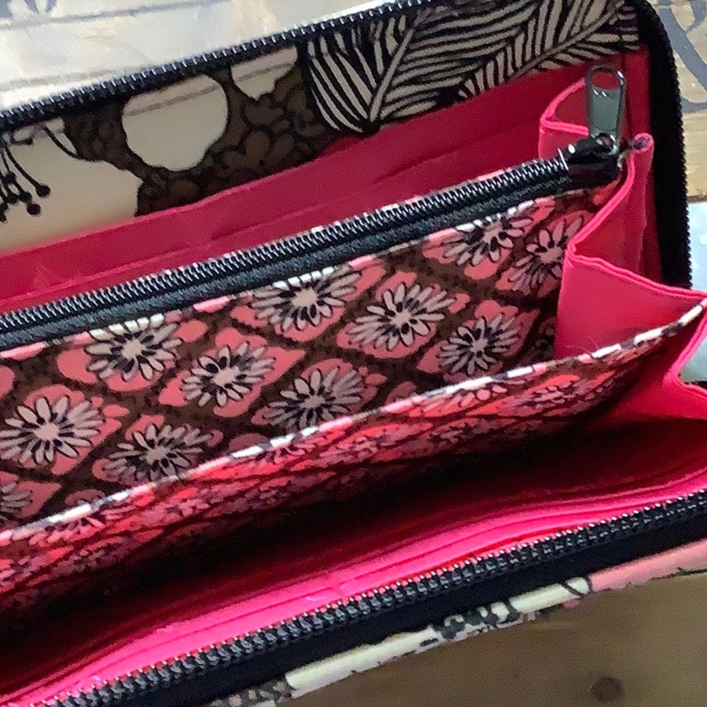 Vera Bradley Accordion Wallet In Mocha Rouge. - Picture 5 of 9